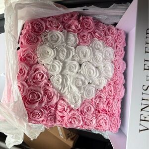 Venus Et Fleur Pink and White Heart Rose Arrangement